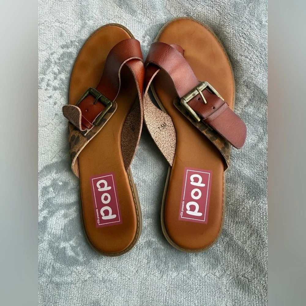 POP Footwear Brown Buckle Slide Sandals Leopard Accent Size 7.5 - Picture 2 of 5